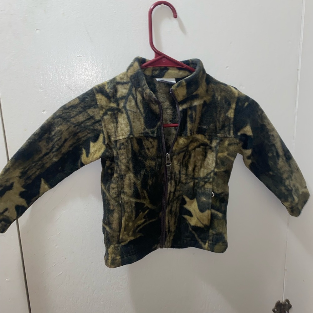 Boys size 3T Columbia camo jacket. Very good condition.